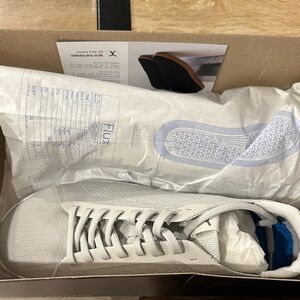 NWT Flux Men's Gray Sneakers
